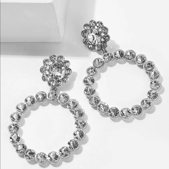 Silver hoop earrings - Picture 1 of 4